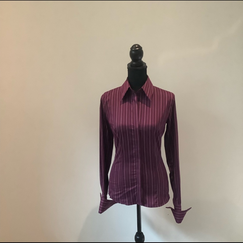 PINK beautiful elegant button down shirt it’s in great condition.
